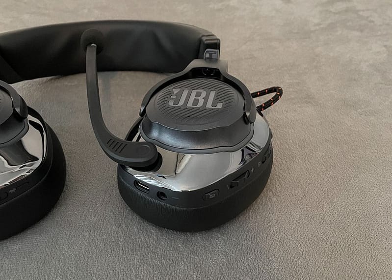 jbl quantum 810 review5 JBL Quantum 810 Wireless Headset Review